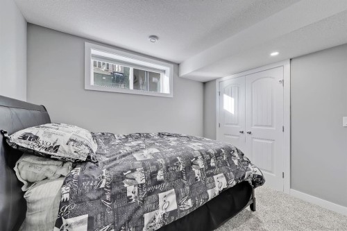 300 Marquis Heights Se, Calgary, AB - Indoor Photo Showing Bedroom