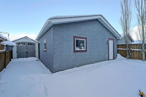 300 Marquis Heights Se, Calgary, AB - Outdoor With Exterior