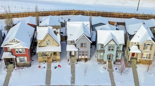 300 Marquis Heights Se, Calgary, AB - Outdoor With Facade