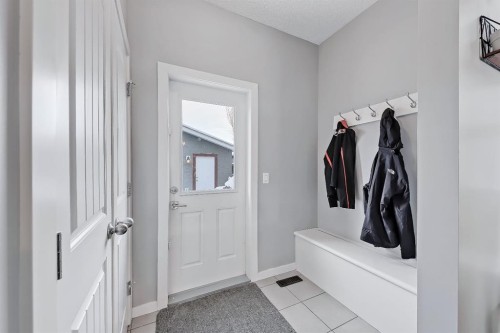 300 Marquis Heights Se, Calgary, AB - Indoor Photo Showing Laundry Room