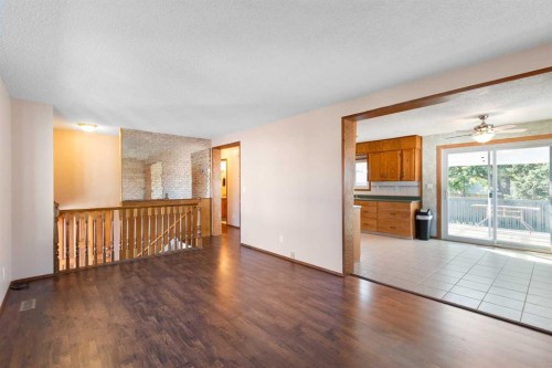 125 Big Springs Drive, Airdrie, AB - Indoor Photo Showing Other Room