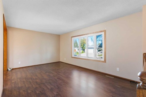 125 Big Springs Drive, Airdrie, AB - Indoor Photo Showing Other Room