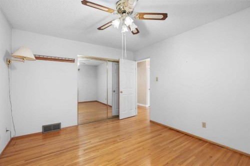 10727 Mapleglen Crescent Se, Calgary, AB - Indoor Photo Showing Other Room