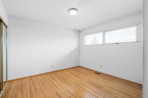 10727 Mapleglen Crescent Se, Calgary, AB - Indoor Photo Showing Other Room