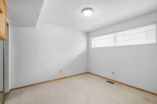 10727 Mapleglen Crescent Se, Calgary, AB - Indoor Photo Showing Other Room