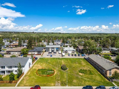 4320 75 Street Nw, Calgary, AB 