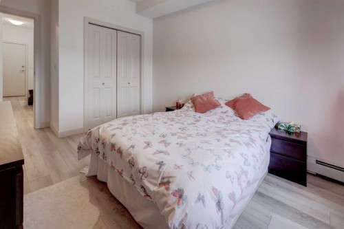 402-120 Country Village Circle Ne, Calgary, AB - Indoor Photo Showing Bedroom