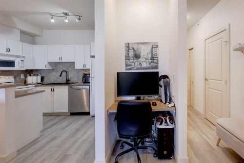 402-120 Country Village Circle Ne, Calgary, AB - Indoor Photo Showing Kitchen