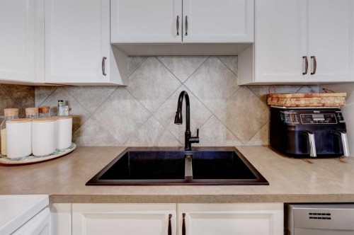 402-120 Country Village Circle Ne, Calgary, AB - Indoor Photo Showing Kitchen