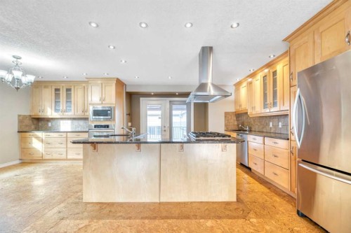 124 Deercrest Close Se, Calgary, AB - Indoor Photo Showing Kitchen With Upgraded Kitchen