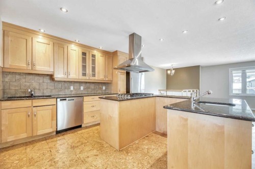 124 Deercrest Close Se, Calgary, AB - Indoor Photo Showing Kitchen