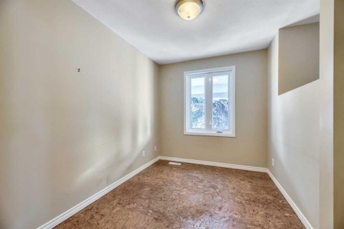 124 Deercrest Close Se, Calgary, AB - Indoor Photo Showing Other Room