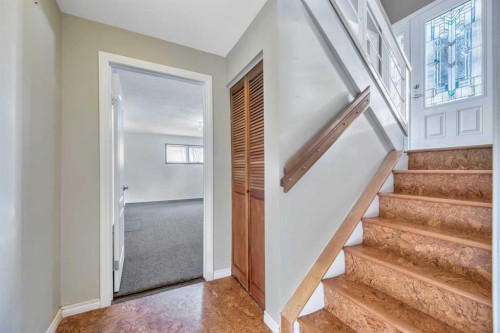 124 Deercrest Close Se, Calgary, AB - Indoor Photo Showing Other Room