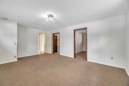 124 Deercrest Close Se, Calgary, AB - Indoor Photo Showing Other Room
