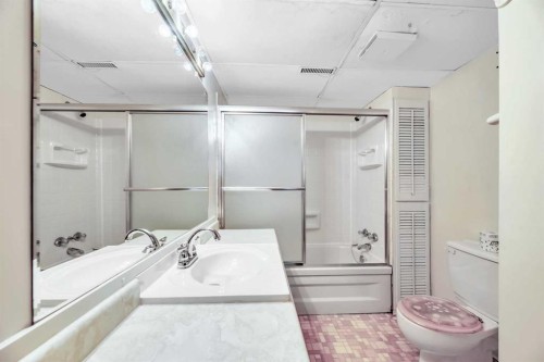124 Deercrest Close Se, Calgary, AB - Indoor Photo Showing Bathroom
