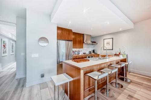 201-2124 17 Street, Calgary, AB - Indoor