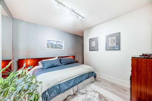 201-2124 17 Street, Calgary, AB - Indoor Photo Showing Bedroom