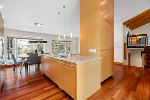 211 Coach Side Road Sw, Calgary, AB - Indoor