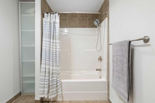 211 Coach Side Road Sw, Calgary, AB - Indoor Photo Showing Bathroom