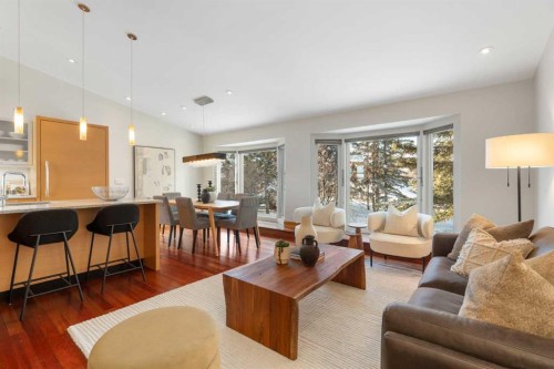 211 Coach Side Road Sw, Calgary, AB - Indoor Photo Showing Living Room