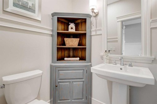 147 Legacy Mount Se, Calgary, AB - Indoor Photo Showing Bathroom