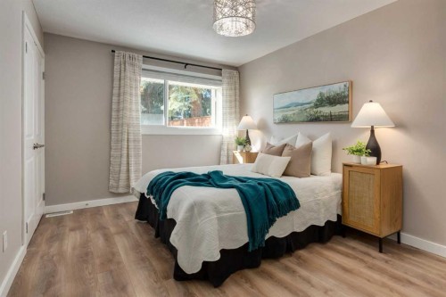 308-13104 Elbow Drive Sw, Calgary, AB - Indoor Photo Showing Bedroom