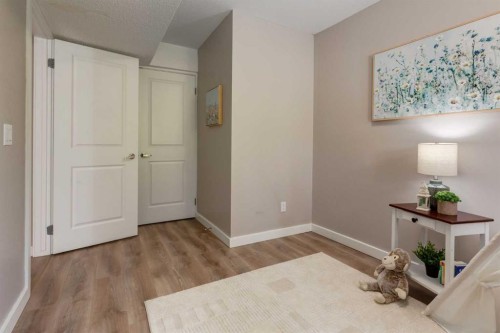 308-13104 Elbow Drive Sw, Calgary, AB - Indoor Photo Showing Other Room