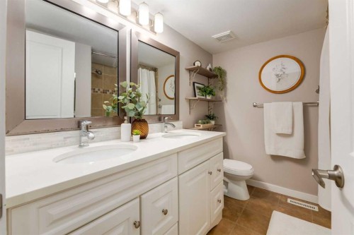 308-13104 Elbow Drive Sw, Calgary, AB - Indoor Photo Showing Bathroom