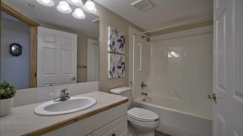 211-728 Country Hills Road Nw, Calgary, AB - Indoor Photo Showing Bathroom