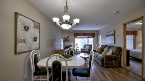 211-728 Country Hills Road Nw, Calgary, AB - Indoor Photo Showing Dining Room