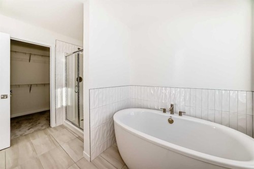 32 Southborough Common, Cochrane, AB - Indoor Photo Showing Bathroom