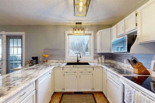 5313 50 Street, Stavely, AB - Indoor Photo Showing Kitchen