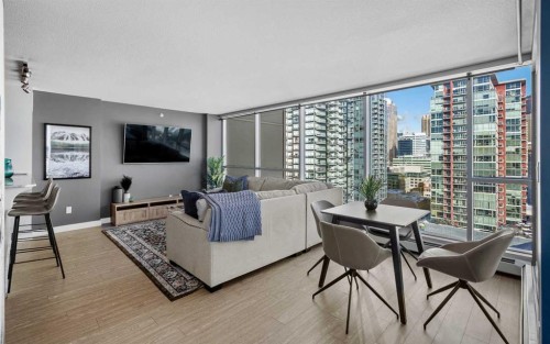 1602-188 15 Avenue Sw, Calgary, AB - Indoor Photo Showing Living Room