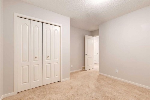 120 New Brighton Lane Se, Calgary, AB - Indoor
