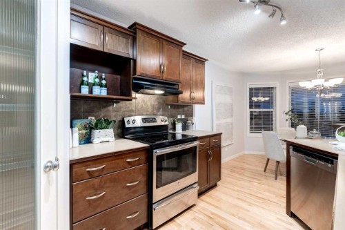 120 New Brighton Lane Se, Calgary, AB - Indoor Photo Showing Kitchen