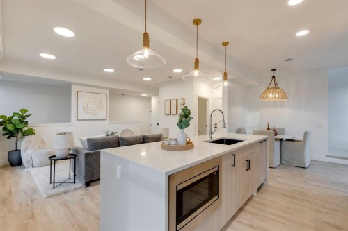 702-4270 Norford Avenue Nw, Calgary, AB - Indoor Photo Showing Kitchen With Upgraded Kitchen