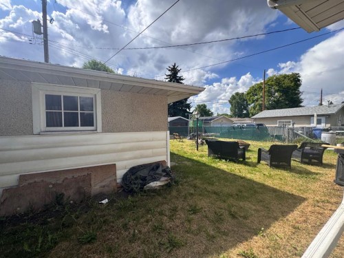 2521 35 Street Se, Calgary, AB - Outdoor