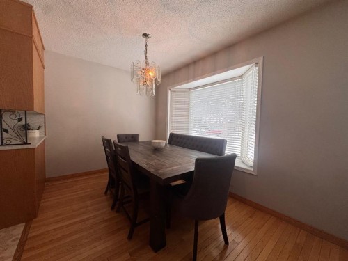 2521 35 Street Se, Calgary, AB - Indoor Photo Showing Dining Room