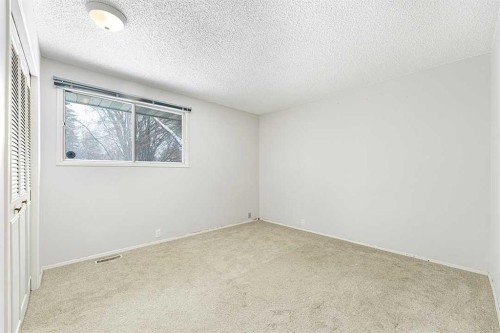 1852 Lynnover Road Se, Calgary, AB - Indoor Photo Showing Other Room