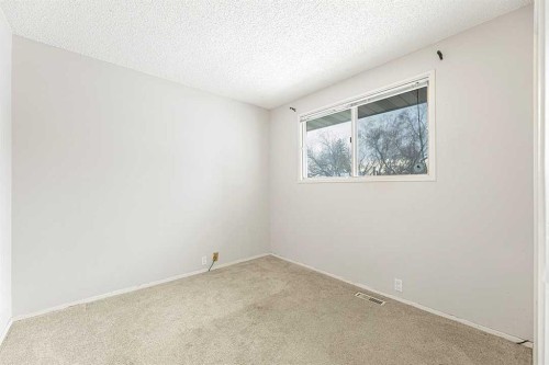 1852 Lynnover Road Se, Calgary, AB - Indoor Photo Showing Other Room