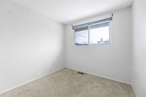1852 Lynnover Road Se, Calgary, AB - Indoor Photo Showing Other Room