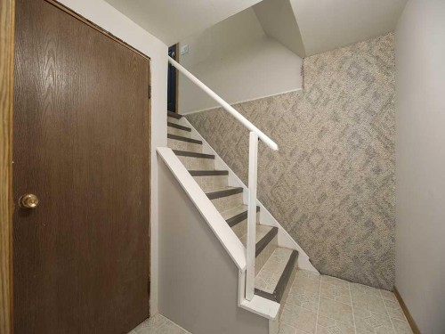 1852 Lynnover Road Se, Calgary, AB - Indoor Photo Showing Other Room