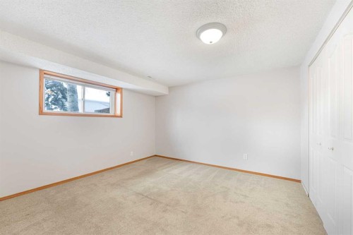 1852 Lynnover Road Se, Calgary, AB - Indoor Photo Showing Other Room