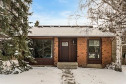 716 Coach Bluff Crescent SW Calgary, AB T3H 1A8