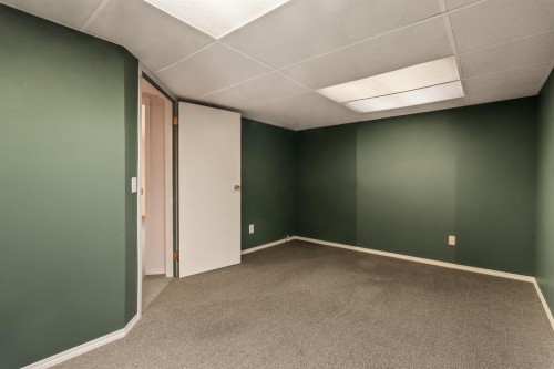 716 Coach Bluff Crescent Sw, Calgary, AB - Indoor Photo Showing Other Room