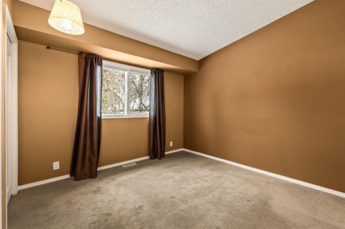 716 Coach Bluff Crescent Sw, Calgary, AB - Indoor Photo Showing Other Room