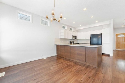 283 Prestwick Landing Se, Calgary, AB - Indoor Photo Showing Kitchen