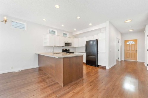 283 Prestwick Landing Se, Calgary, AB - Indoor Photo Showing Kitchen