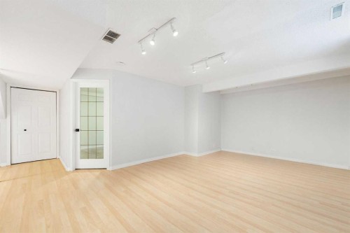 283 Prestwick Landing Se, Calgary, AB - Indoor Photo Showing Other Room