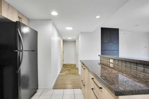 705-1088 6 Avenue Sw, Calgary, AB - Indoor Photo Showing Kitchen